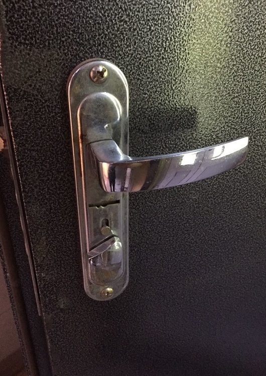 Замена дверных ручек Замена дверных ручек