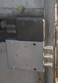 Установка гаражных замков Установка гаражных замков