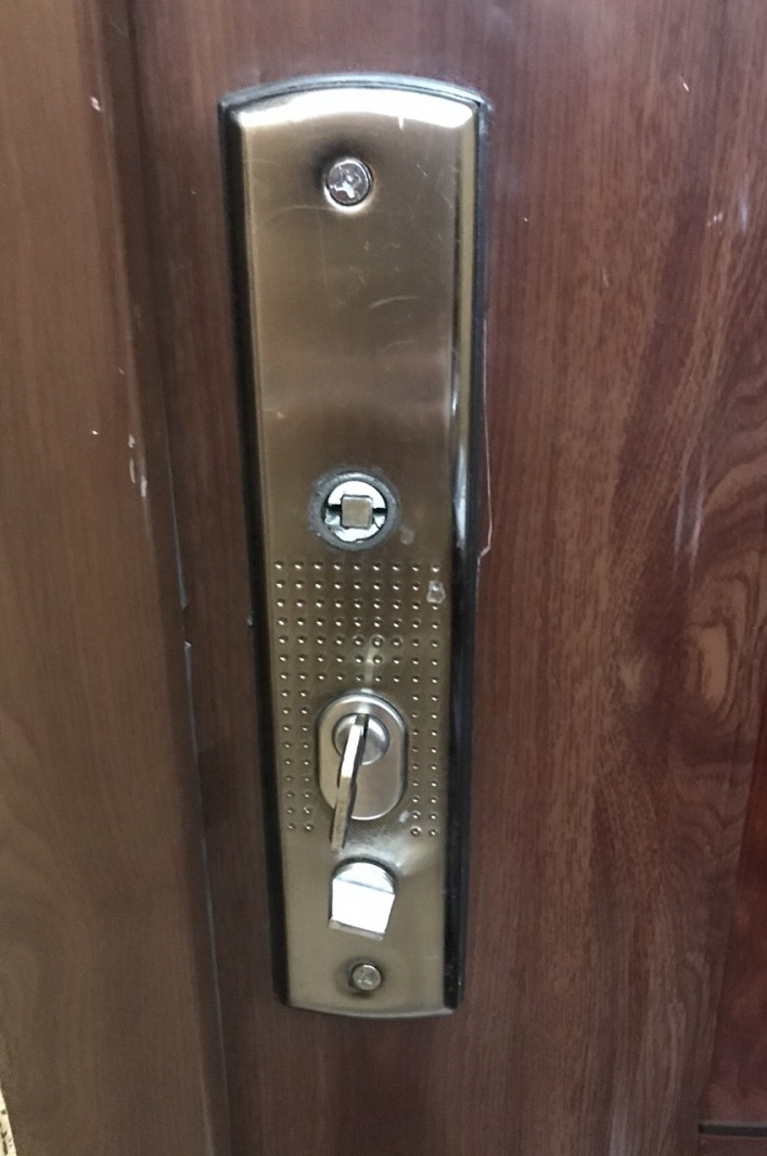 Ремонт, замена дверных ручек в китайских дверях