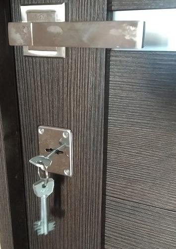 Установка замков в межкомнатные двери