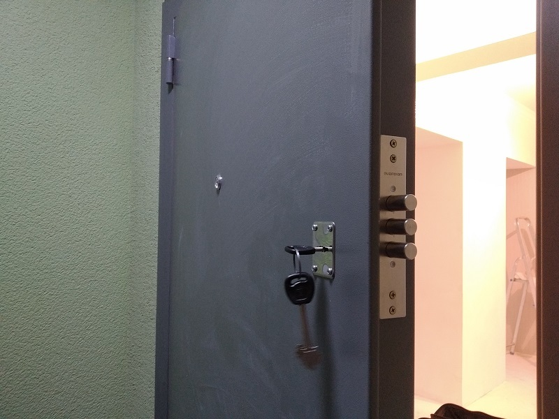 <span style="font-weight: bold;">Установка дополнительных замков</span>