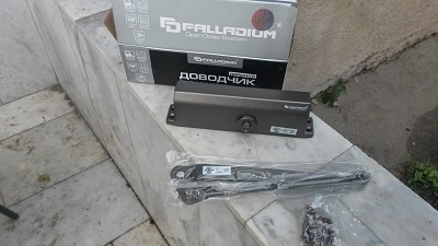 <span style="font-weight: bold;">установка дверных доводчиков</span><br>